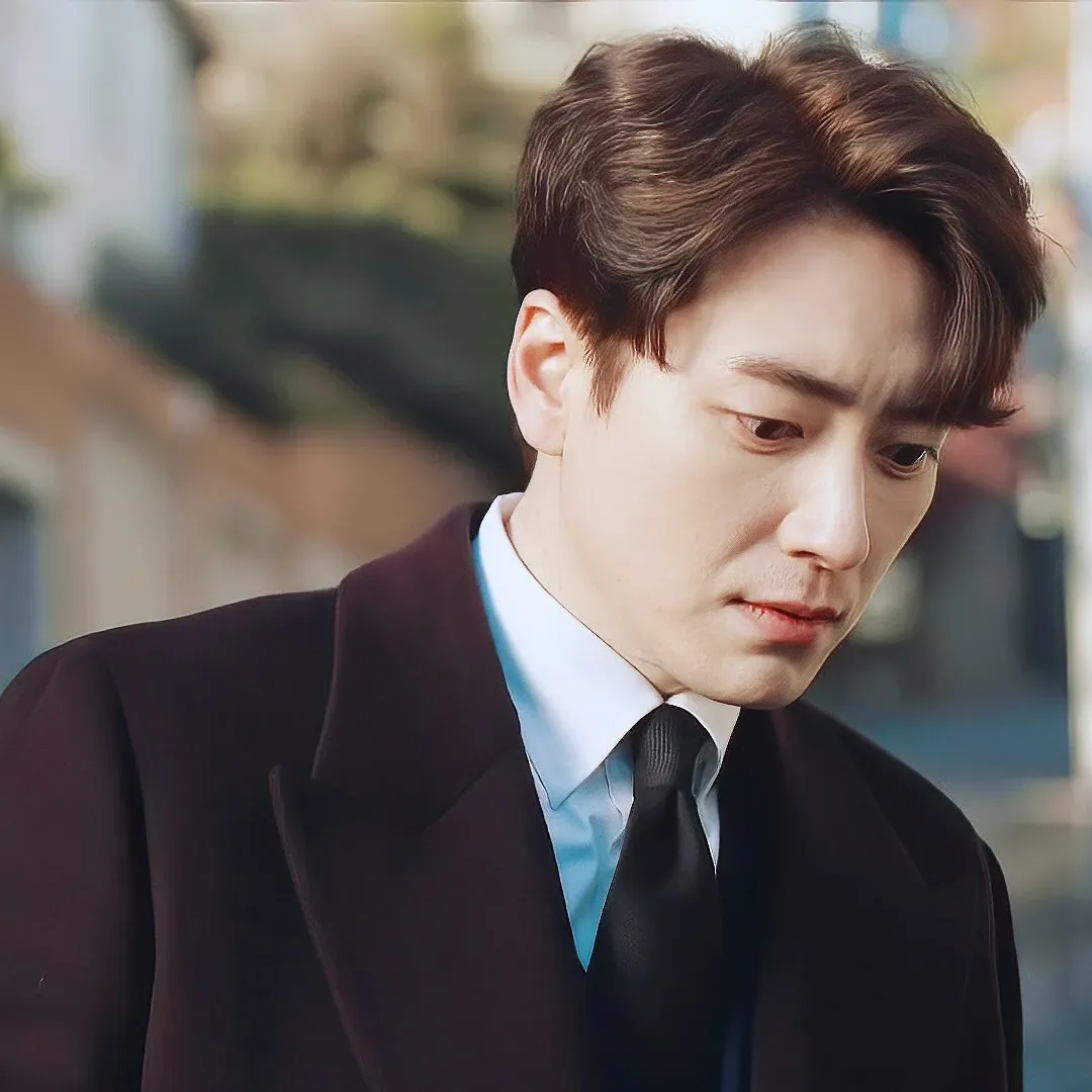 Behind-the-scenes cut of Lee Joonhyuk