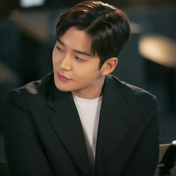 로운의 비하인드 컷