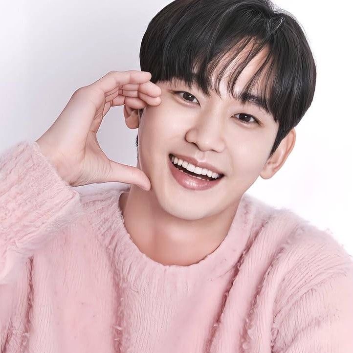 粉絲拍下的金秀賢瞬間