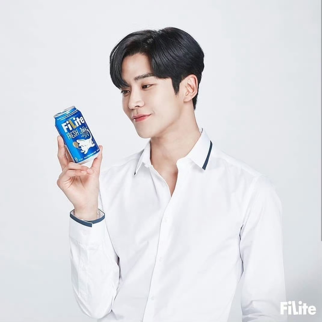 Momen yang diabadikan oleh penggemar Rowoon