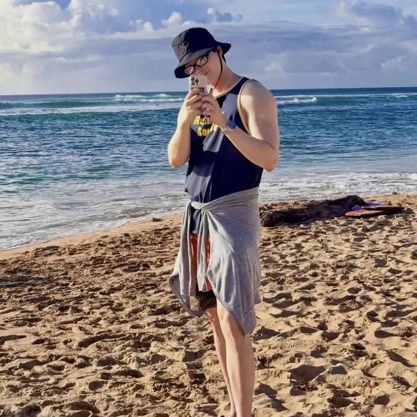 A moment captured by a fan of Lee Jongsuk