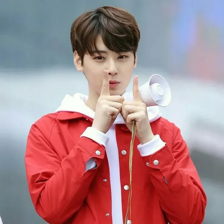 Latest photo of Cha Eunwoo