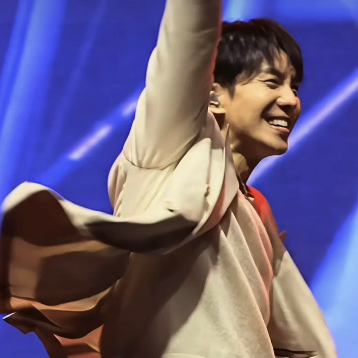 Momen yang diabadikan oleh penggemar Lee Seunggi