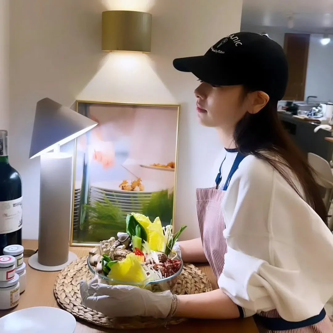 Behind-the-scenes cut of Jung Somin