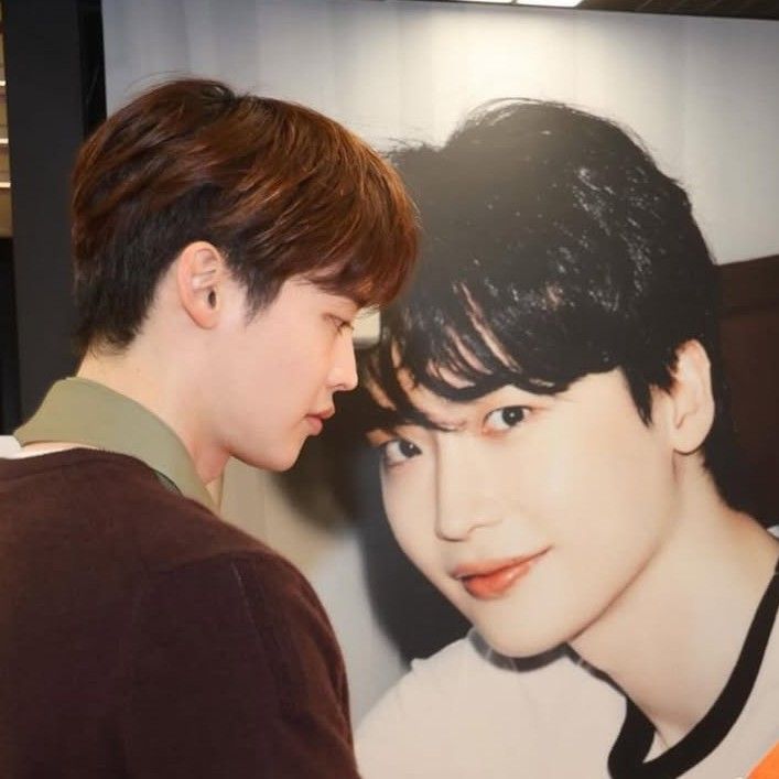 粉絲拍下的李鍾碩瞬間