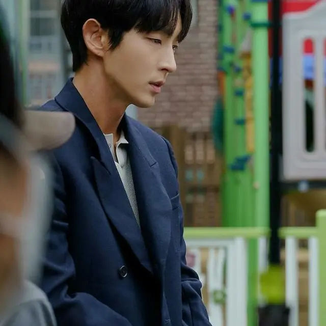Behind-the-scenes cut of Lee Joongi