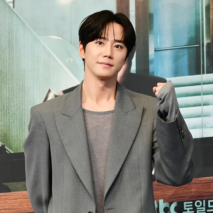 Recent activity shot of Lee Junyoung