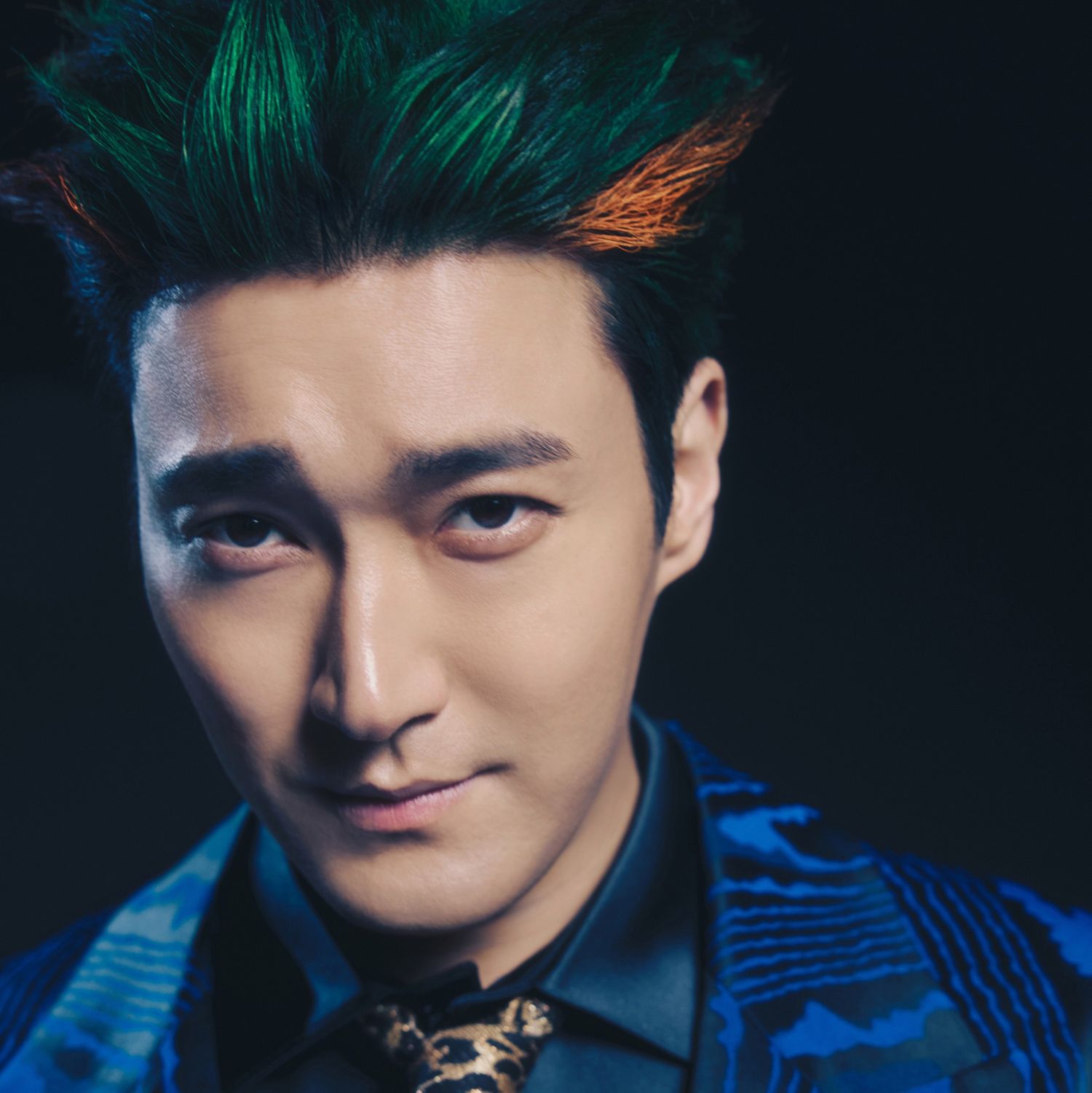 Recent activity shot of Choi Siwon