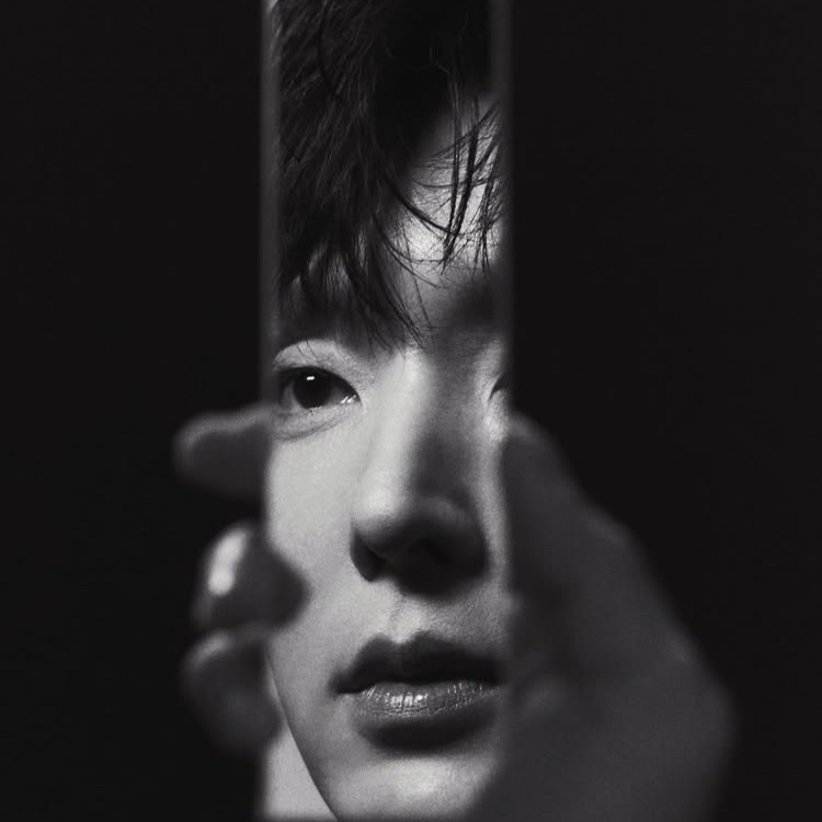 Behind-the-scenes cut of Lee Joongi