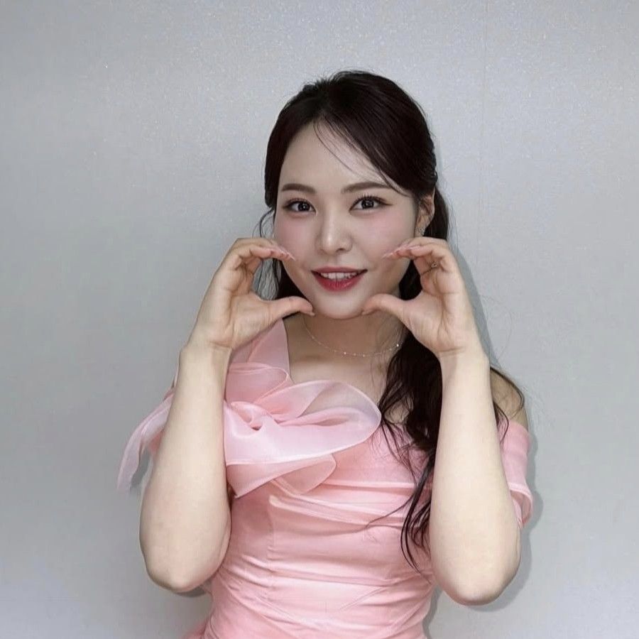 Behind-the-scenes cut of Miss Kim