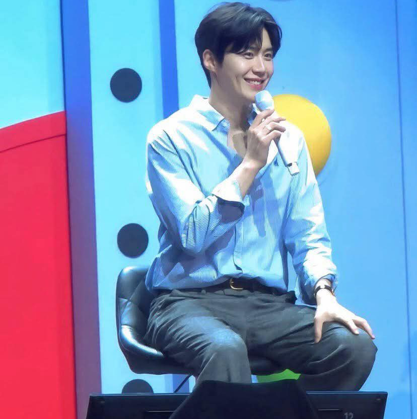 Behind-the-scenes cut of Kim Seonho