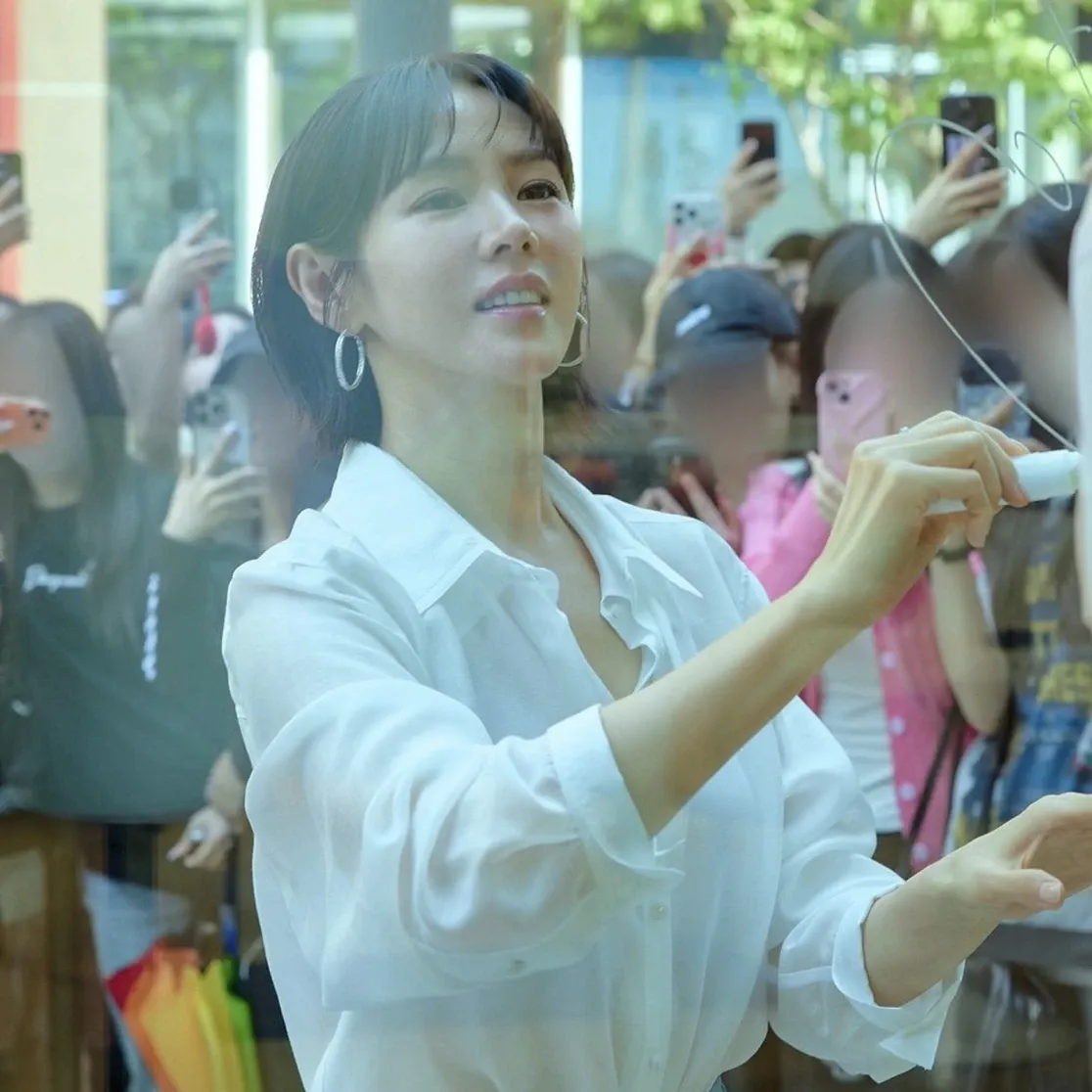 粉丝拍下的孙艺珍瞬间