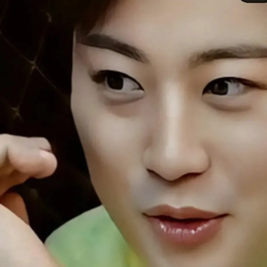 Behind-the-scenes cut of Kim Hojoong