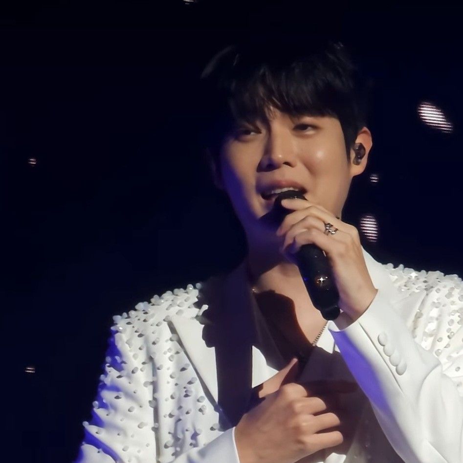 A moment captured by a fan of Son Taejin