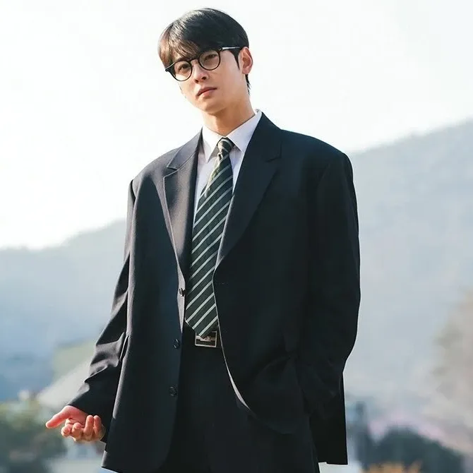 Latest photo of Cha Eunwoo