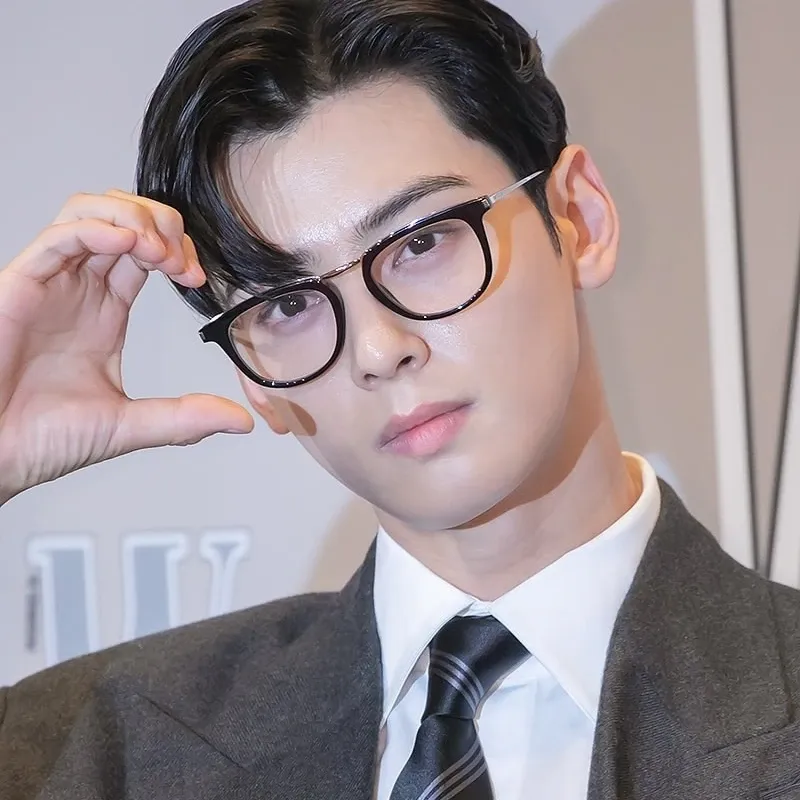 Latest photo of Cha Eunwoo