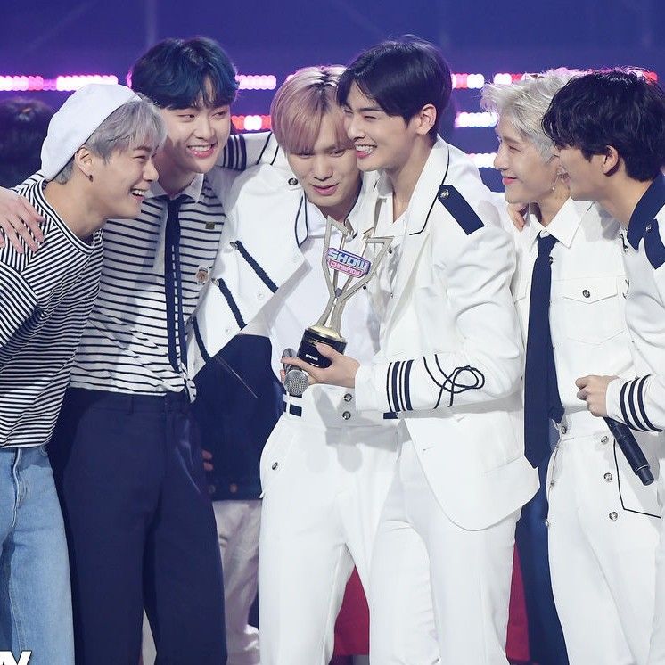 Foto terbaru dari Cha Eunwoo