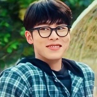 A moment captured by a fan of Lee Jaewook