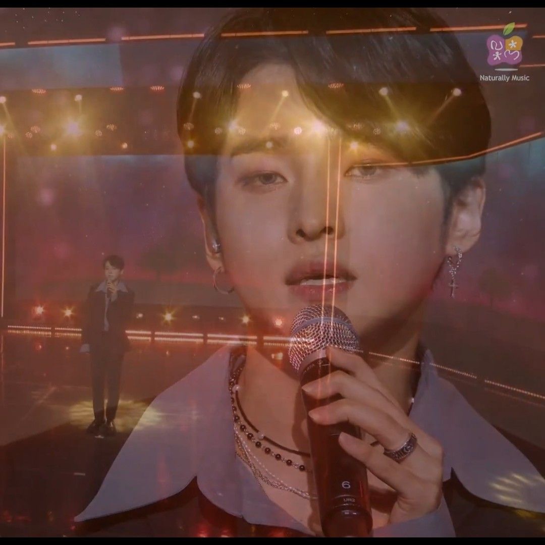 A moment captured by a fan of Seong Ri