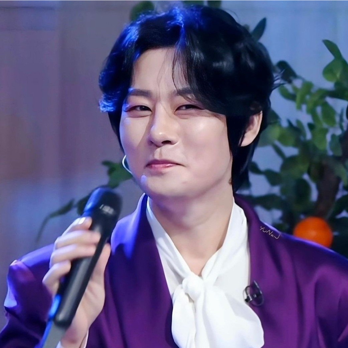 Behind-the-scenes cut of Kang Moonkyung