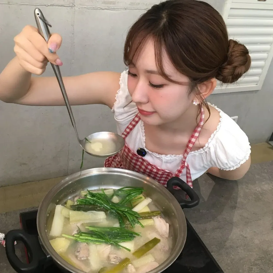 Momen yang diabadikan oleh penggemar Jeon Yujin