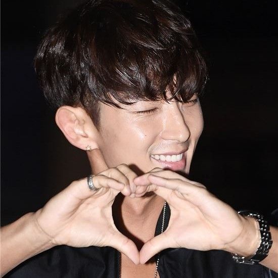 A moment captured by a fan of Lee Joongi