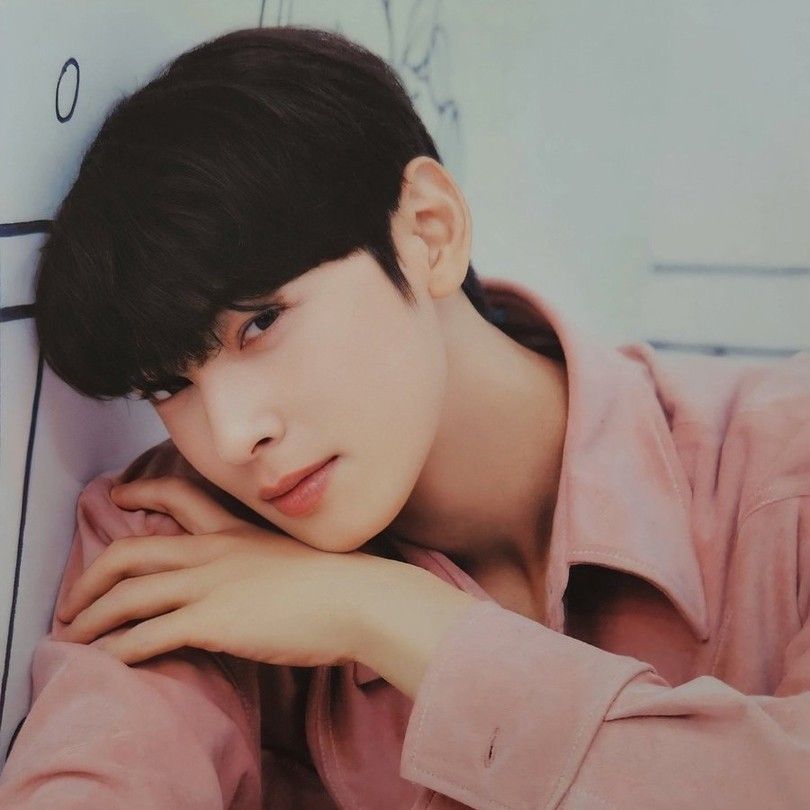 Latest photo of Cha Eunwoo