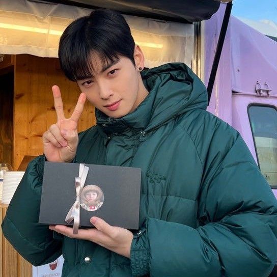 Latest photo of Cha Eunwoo