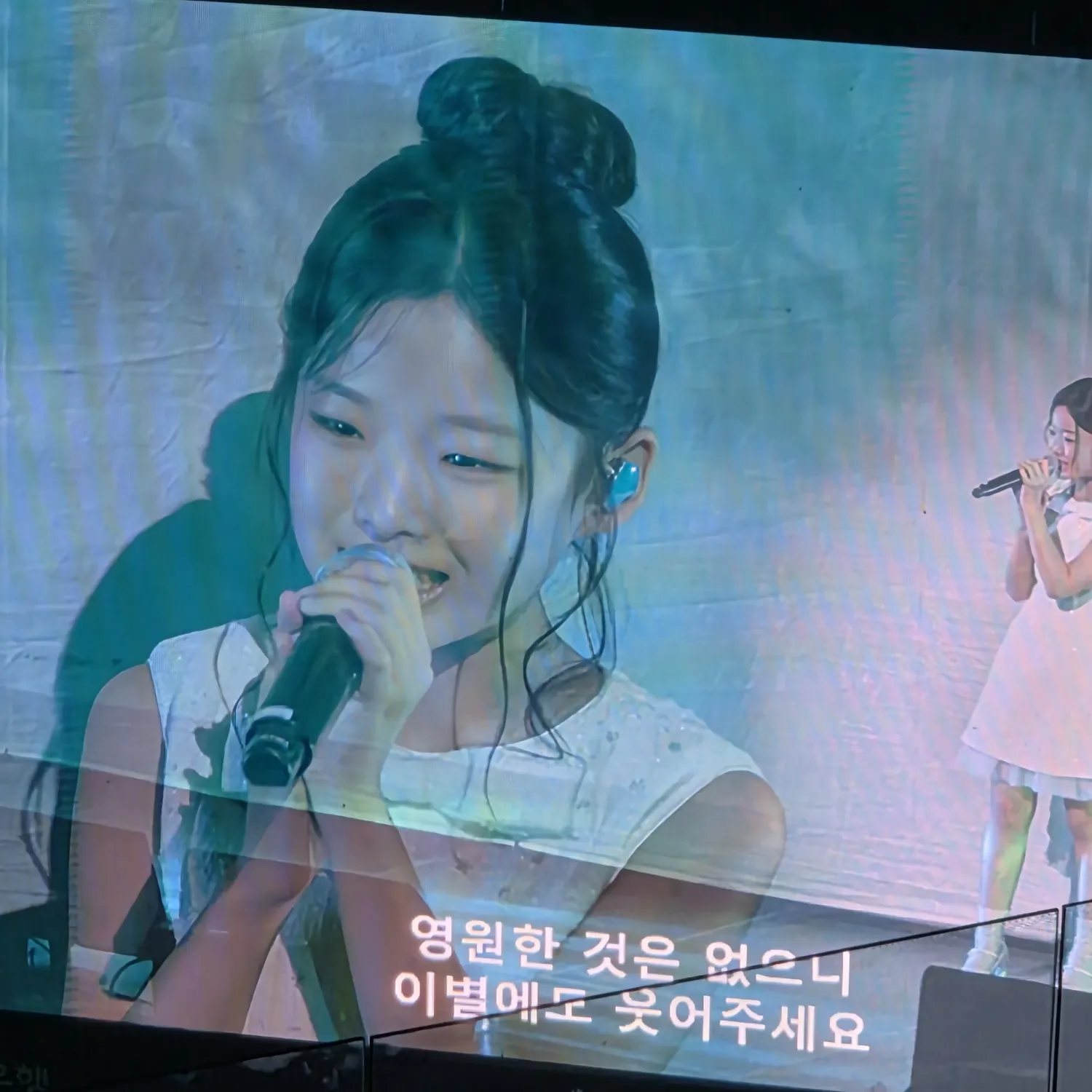 Behind-the-scenes cut of Lee Sooyeon