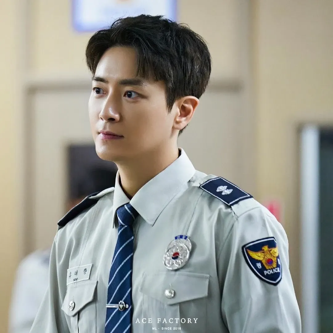 Behind-the-scenes cut of Lee Joonhyuk