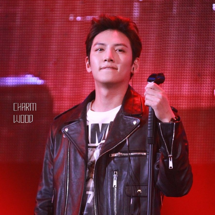 粉丝拍下的池昌旭瞬间