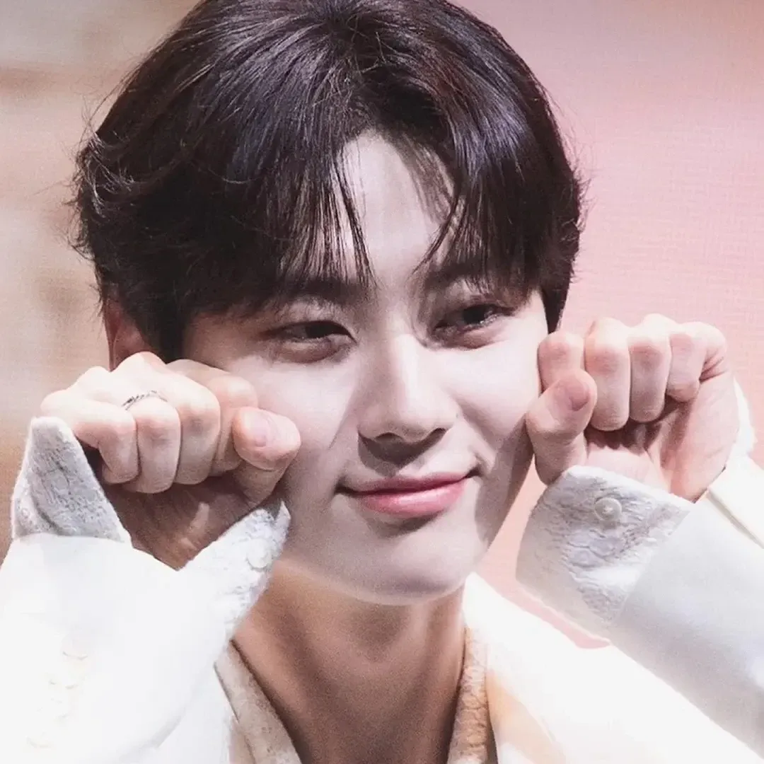 Behind-the-scenes cut of Hwang Minhyun