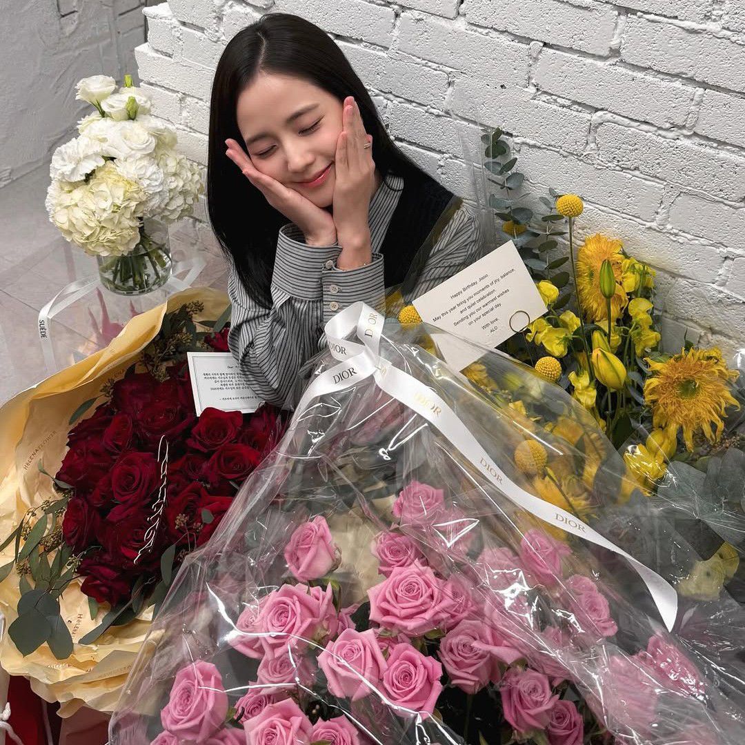 Behind-the-scenes cut of Jisoo (1995)