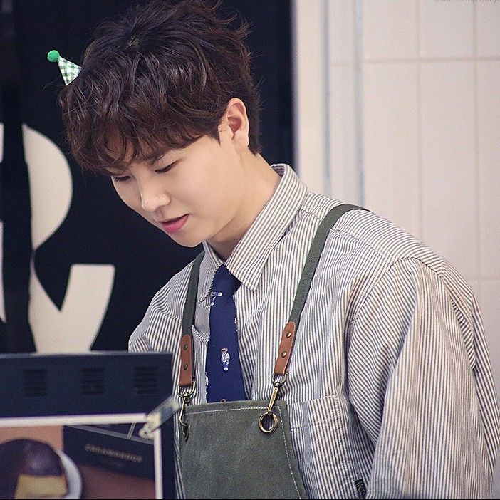 A moment captured by a fan of Song Minjun