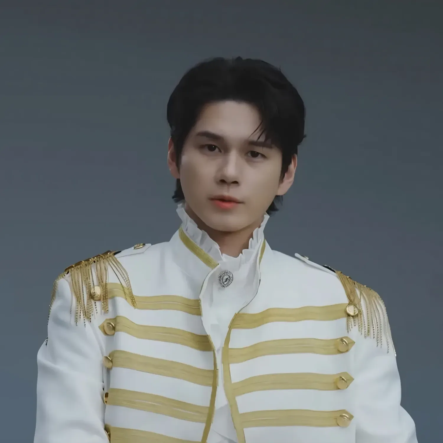 粉丝拍下的邕圣祐瞬间