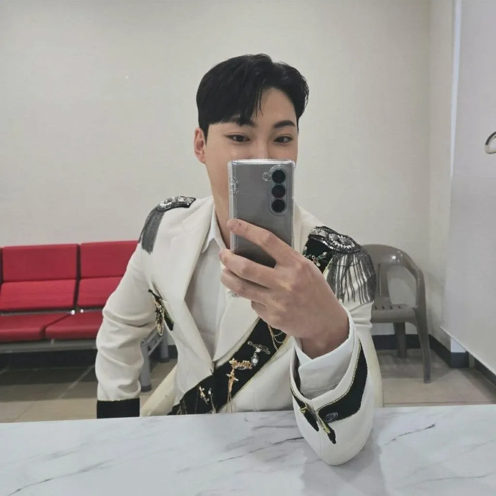 Behind-the-scenes cut of Kim Kyungmin