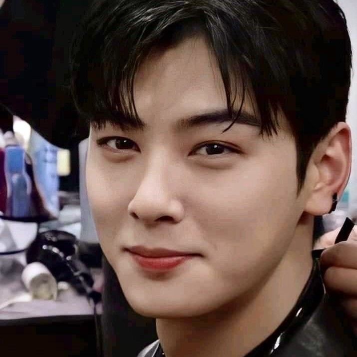Behind-the-scenes cut of Cha Eunwoo
