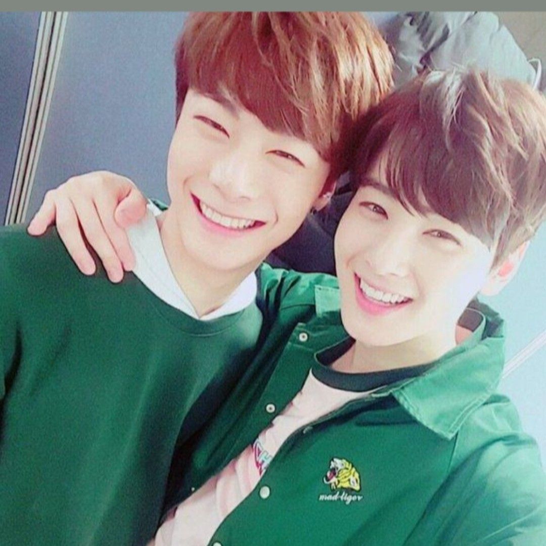 A moment captured by a fan of Cha Eunwoo