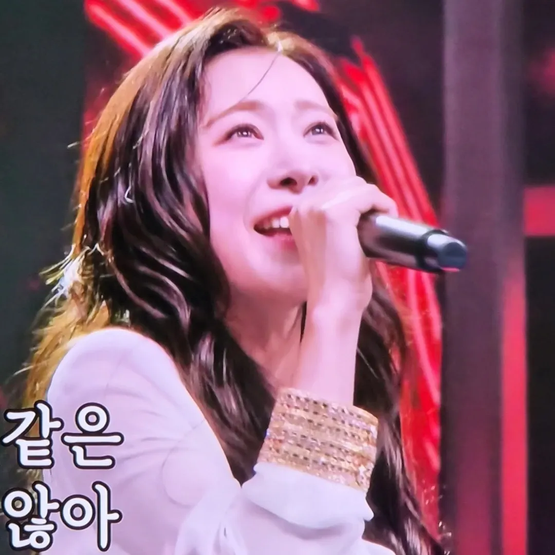 A moment captured by a fan of Huh Chanmi