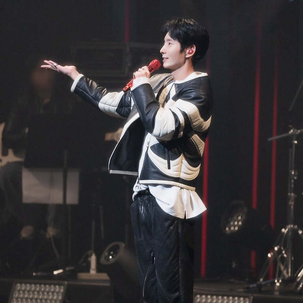 Behind-the-scenes cut of Lee Joongi