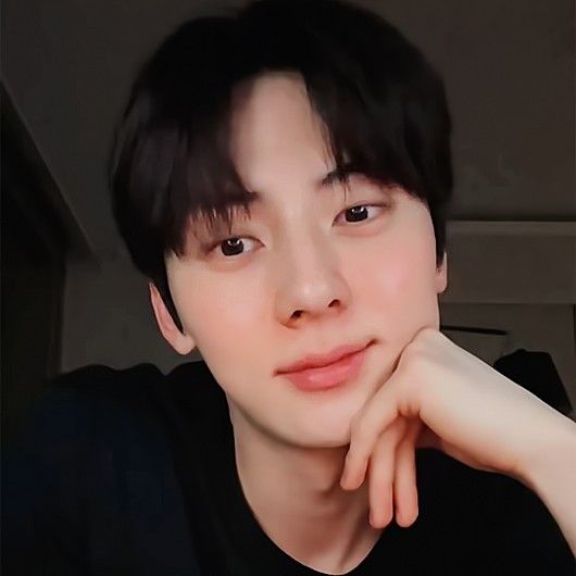 粉絲拍下的黃旼炫瞬間