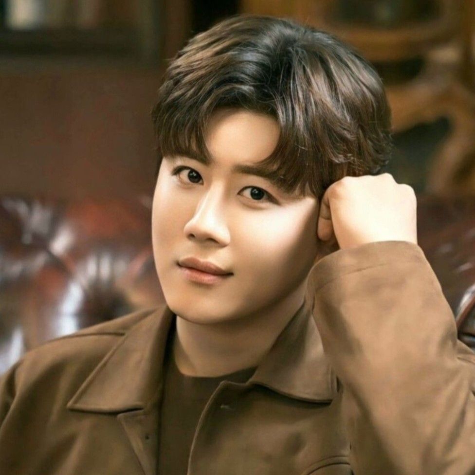 チン・ヘソンのビハインドカット