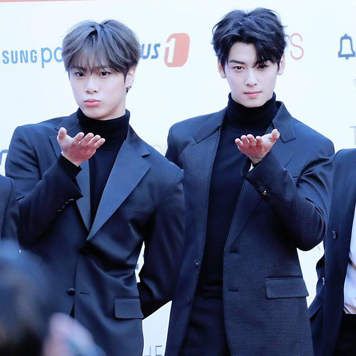 Behind-the-scenes cut of Cha Eunwoo