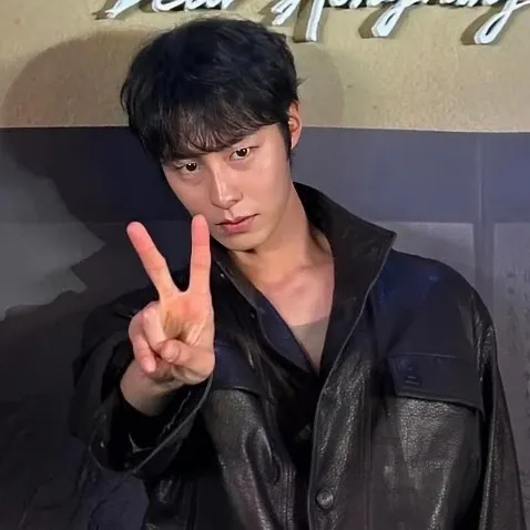 Behind-the-scenes cut of Lee Jaewook