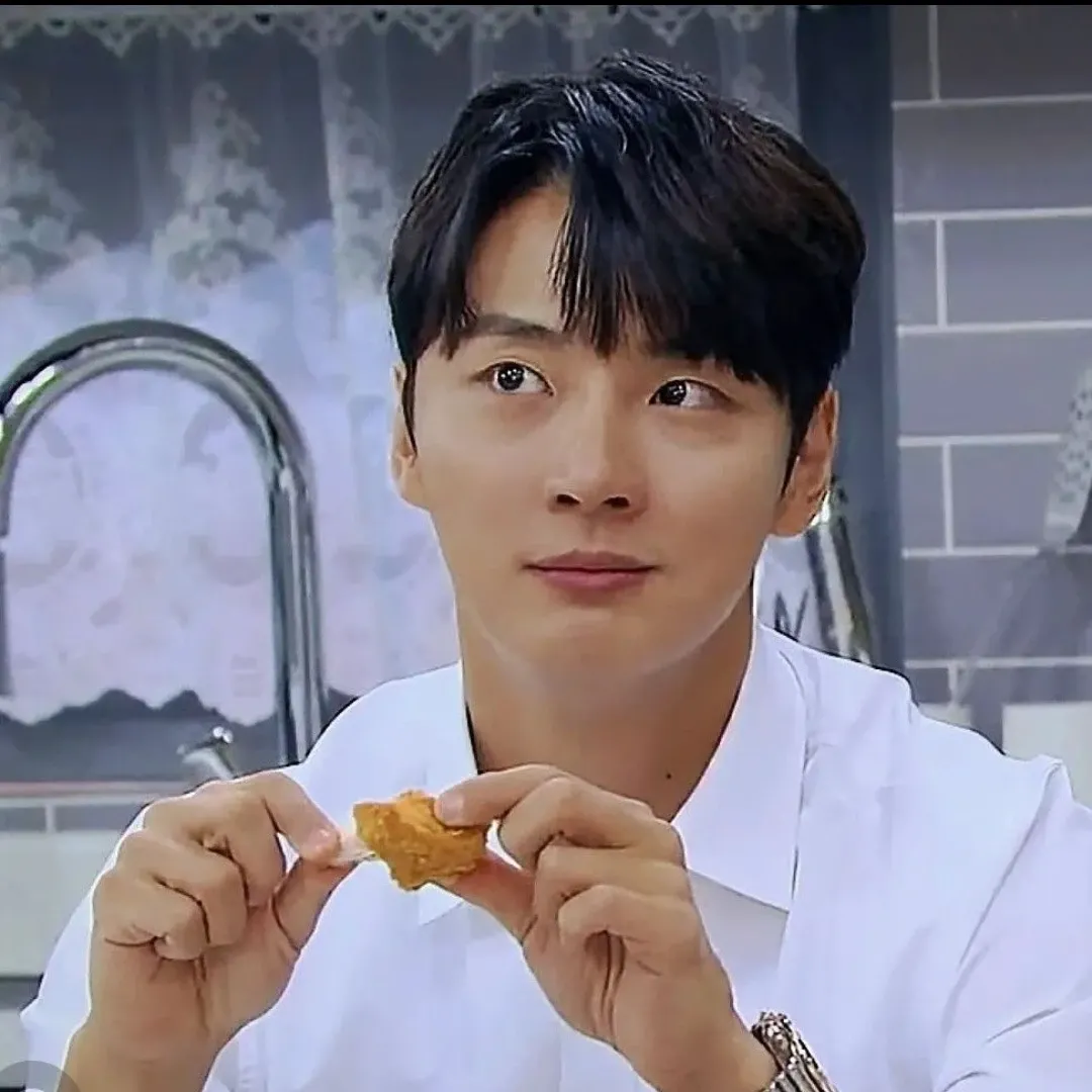 Behind-the-scenes cut of Yoon Shiyoon