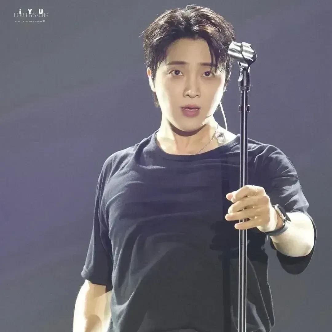 A moment captured by a fan of Hwang Yunsung