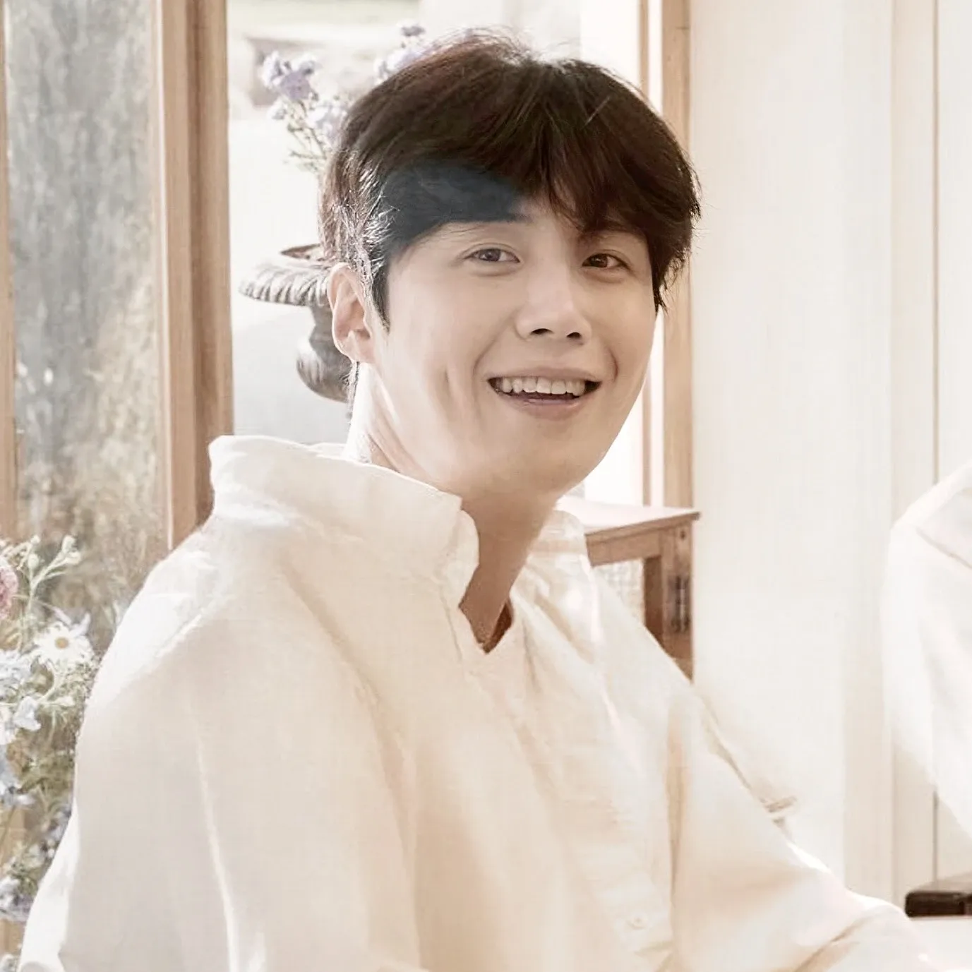 Behind-the-scenes cut of Kim Seonho