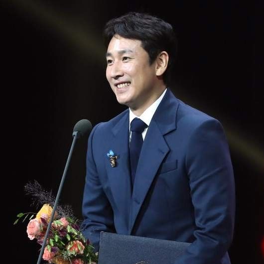 Behind-the-scenes cut of Lee Sunkyun