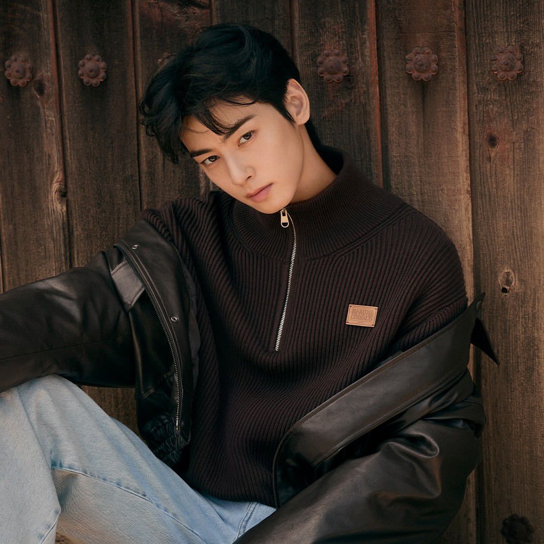 Recent activity shot of Cha Eunwoo