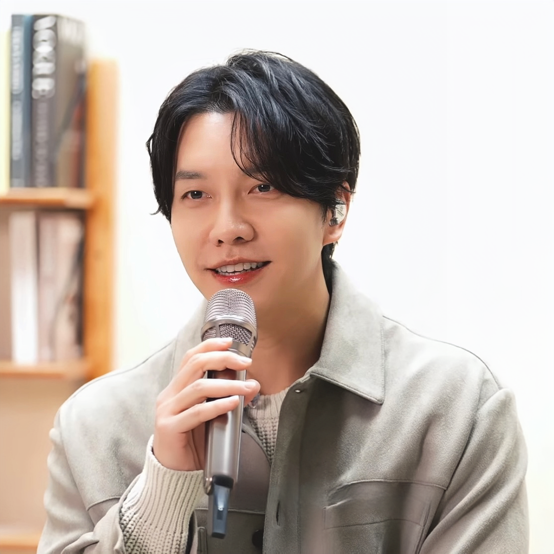 Recent activity shot of Lee Seunggi